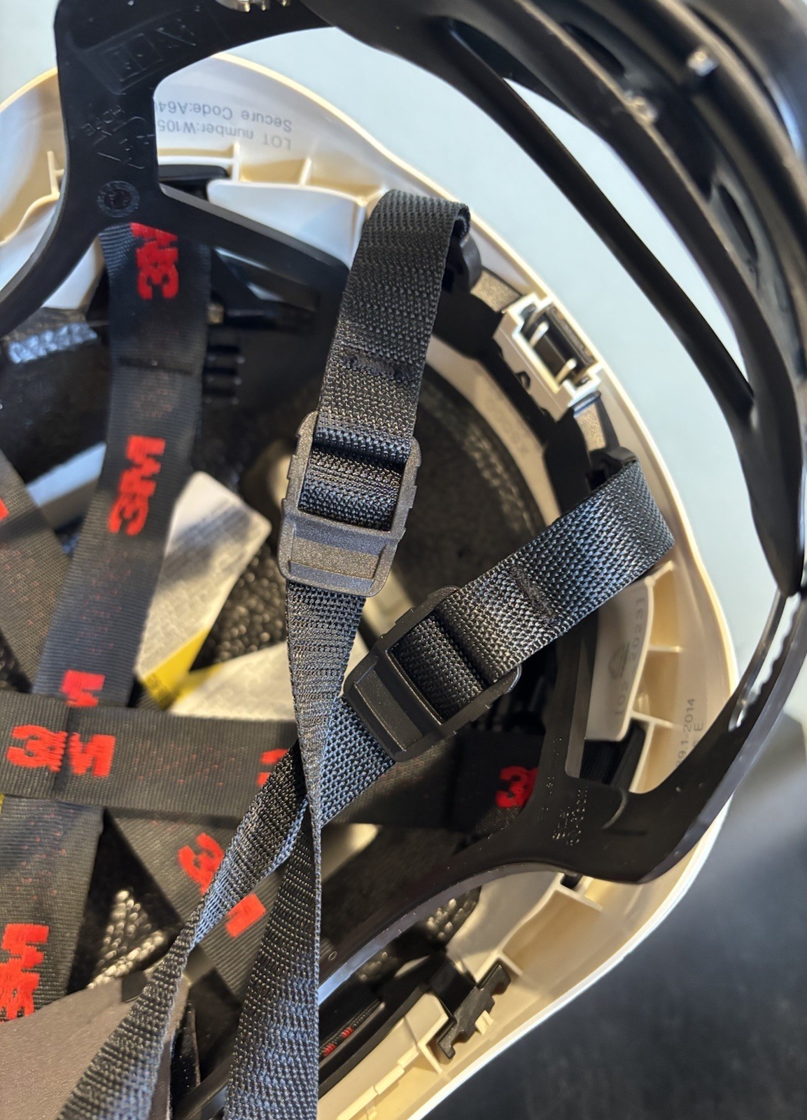 3M SecureFit Safety Helmet White X5001-ANSI Climbing Style Ratchet X5000 Size 50