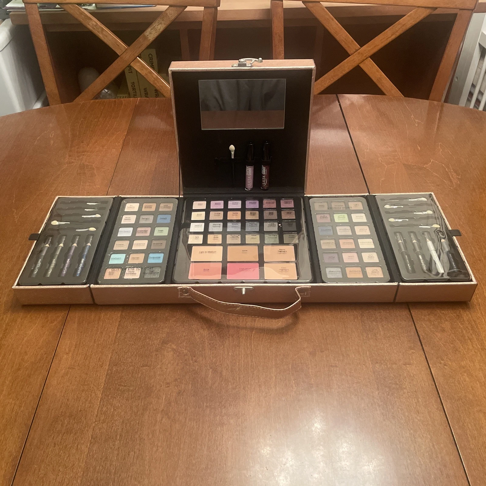 Ulta Beauty Glam & Glow 76 Piece Blockbuster Set Rose Make-up Kit Box NEW *READ*
Opens in a new wind
