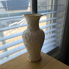 Lenox Ivory Vase Gold Trim 6 1/4"