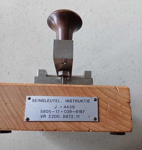 Royal Netherlands Army Signal Corps Training key J4439 - Zdjęcie 3 z 5