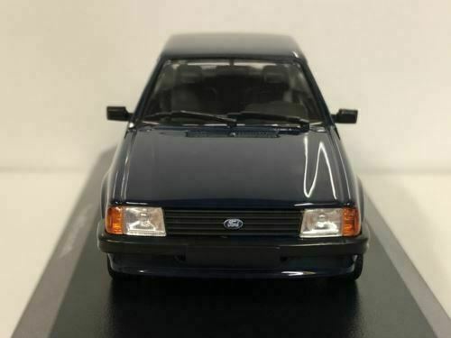 希少  マキシチャンプス1/43 フォード エスコート 1981 ブルー 4012138153622_1.jpg?t=