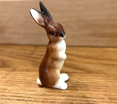 Royal Doulton früher & seltener Bone China Hase - sitzende Ohren hoch - K39 - 2,5'' - sehr guter Zustand