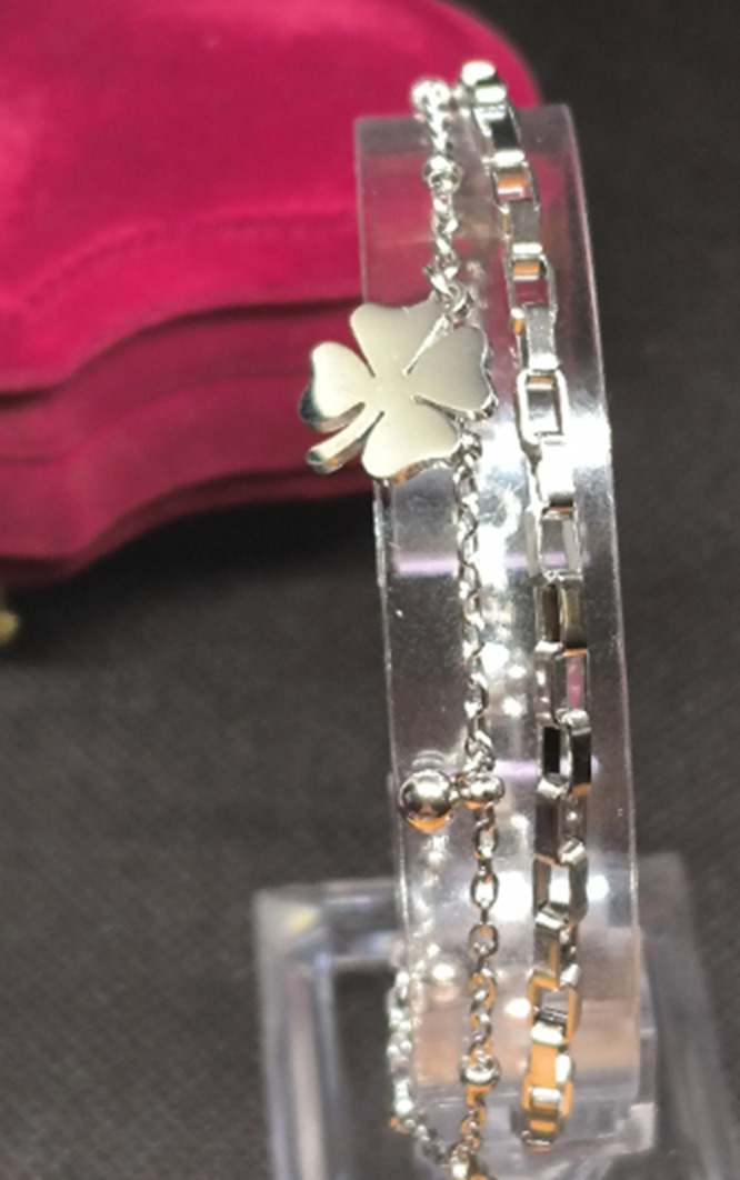 Sublime & Elegant 925 Sterling Silver Bracelet, Clovers