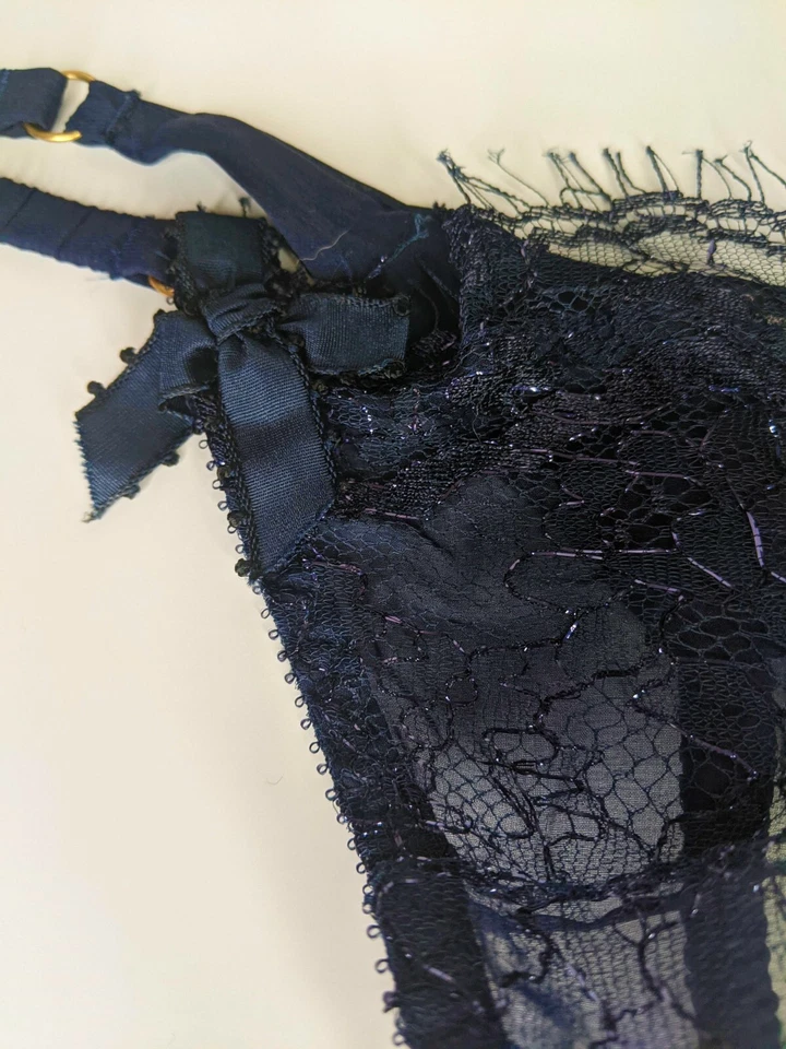 Новый без ценников Agent Provocateur Soiree Gardinia темно-синий комплект - бюстгальтер 32D, стринги 2 - Изображение 3 из 3