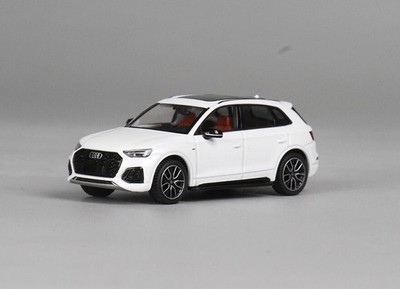 JKM 1:64 White Q5L City SUV Sports Model Diecast Display Car Quick