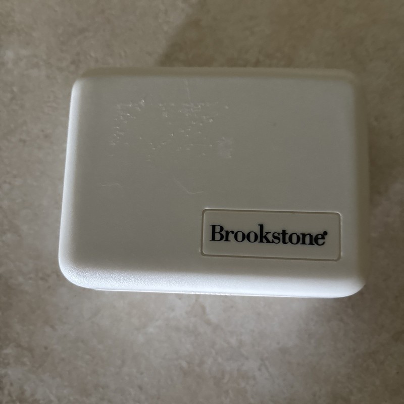 Brookstone Dual Voltage Travel Converter Kit Multiple Adapter Plugs 1750 Watt
