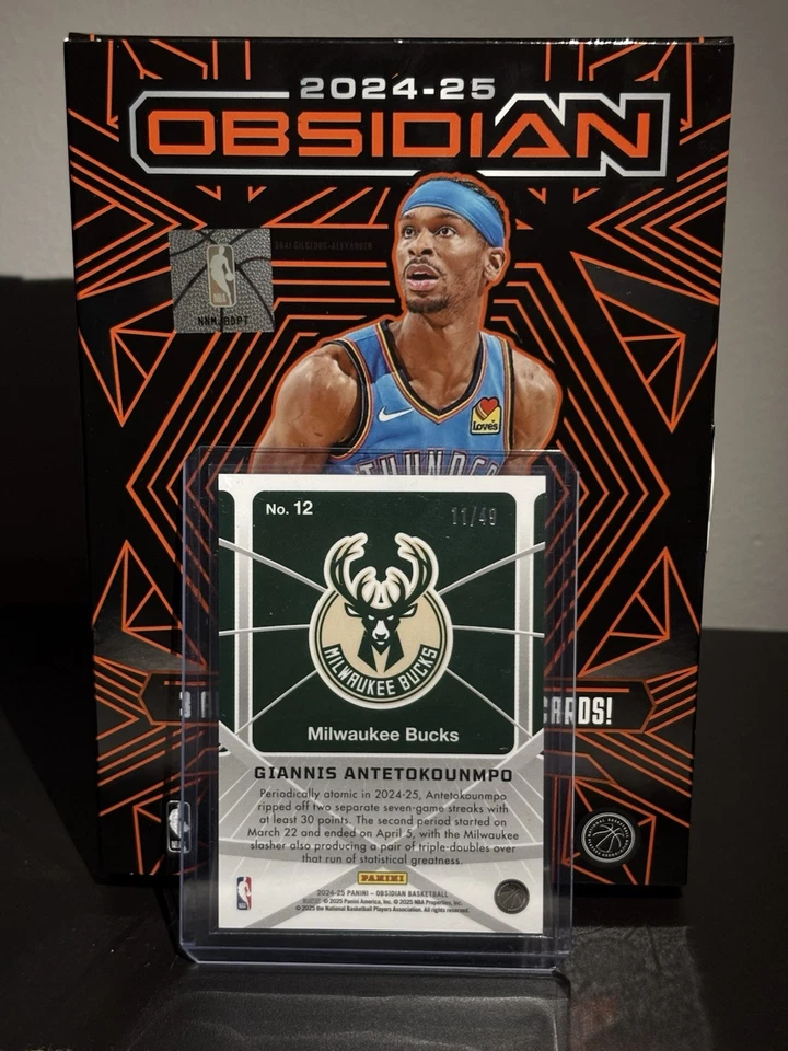 2024-25 PANINI OBSIDIANA INICIALES ATÓMICAS GIANNIS ANTETOKOUNMPO SSP/49 Foto 2 de 4