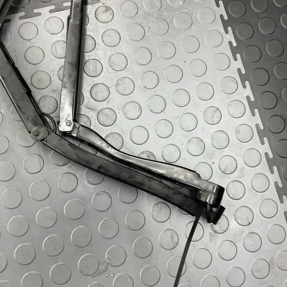 Juego de brazos limpiaparabrisas Cadillac SRX 2010-2016 parabrisas izquierdo y derecho usado OEM Foto 2 de 4