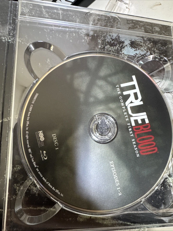 True Blood - The Complete First Season (DVD, 2009, 5-Disc Set) - Image 4 of 4