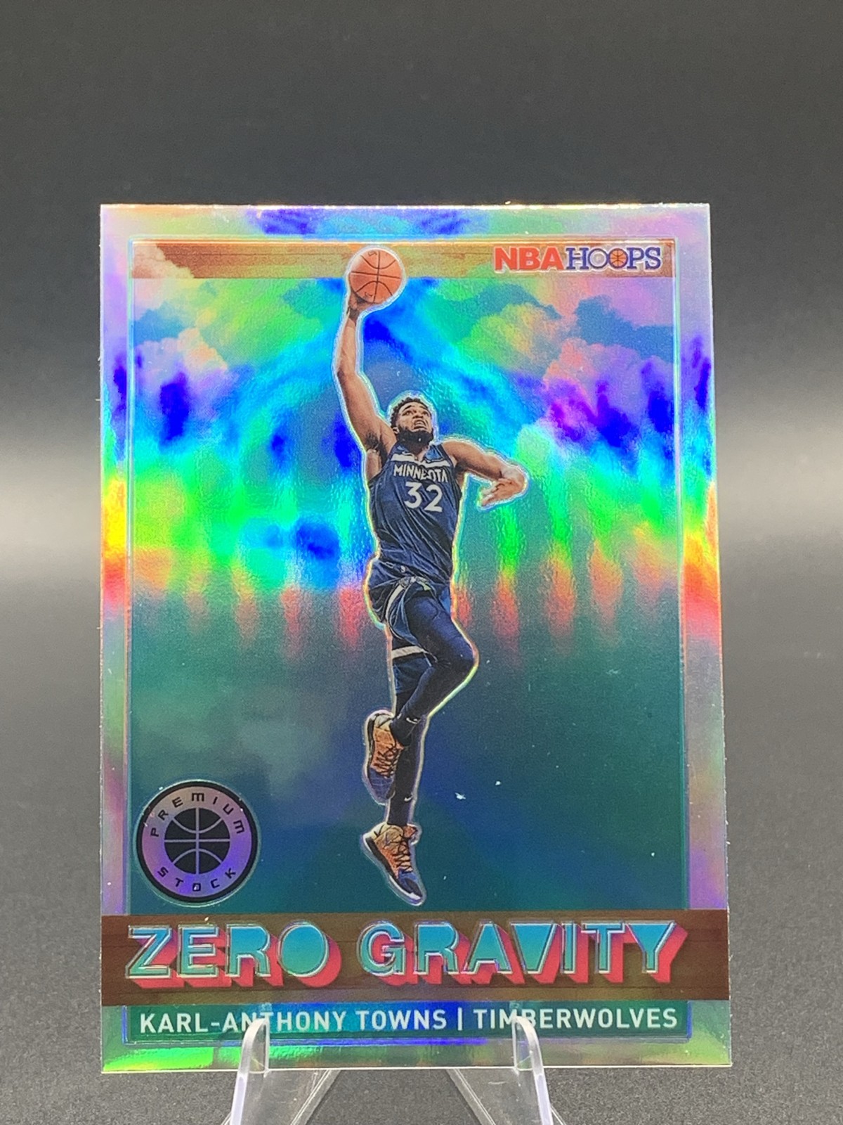 2019-20 Panini NBA Hoops Premium Stock - Zero Gravity Karl-Anthony Towns #17...