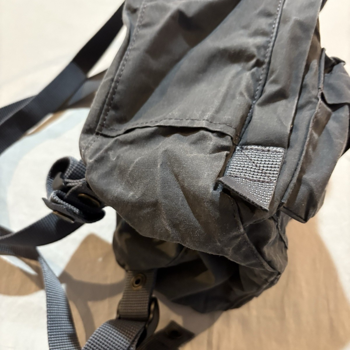 adjusting fjallraven mini backpack Kanken Backpack Black adjustable shoulder straps make this rucksack suitable for both children and adults How to Adjust The Straps