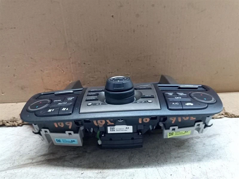 2010 - 2012 Acura RDX Center-Dash Mounted Navigation Control Assembly 39050STKA3 Foto 2 de 4