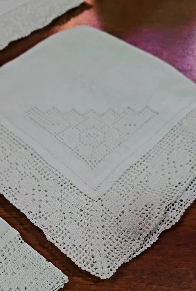 4 lenços femininos brancos vintage de renda de crochê à mão - Imagem 3 de 4
