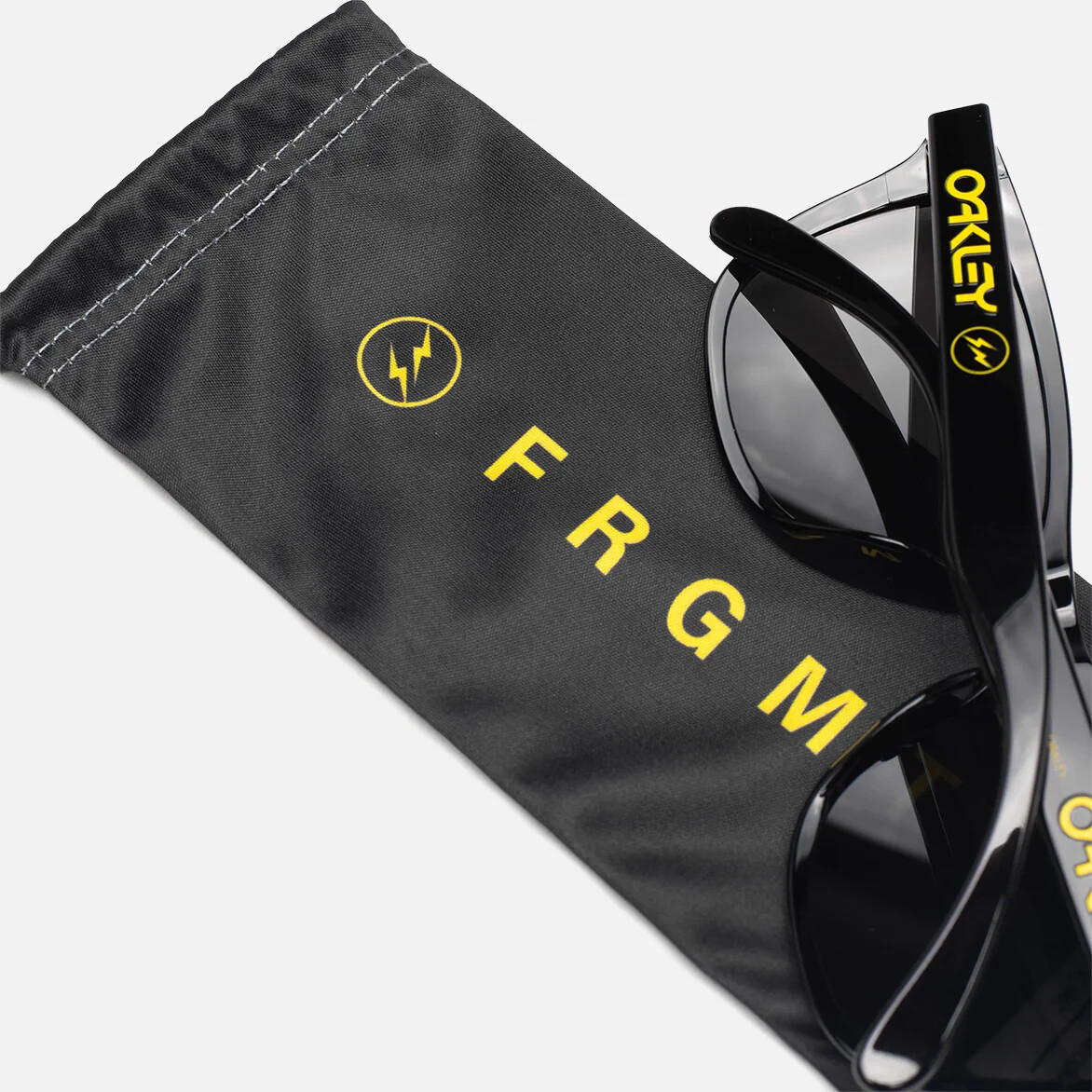 Oakley FROGSKINS (A) Fragment X Polished Black Prizm Grey 
