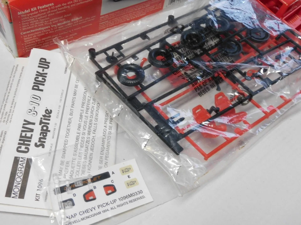 Monogram Chevy ZR2 PickUp SnapTite 1/32 sports car vintage plastic kit 1096 &box - Immagine 2 di 4