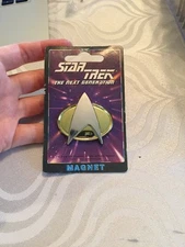 Star Trek The Next Generation Comunicator Magnet Full Size) Square top packaging