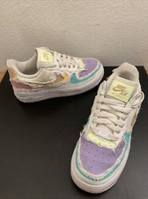 Scarpe Nike Air Force 1 basse pastello rivelazione donna taglia 6 bianche DJ6901-600 sneakers
