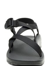 Sandalia deportiva Chaco negra con correas