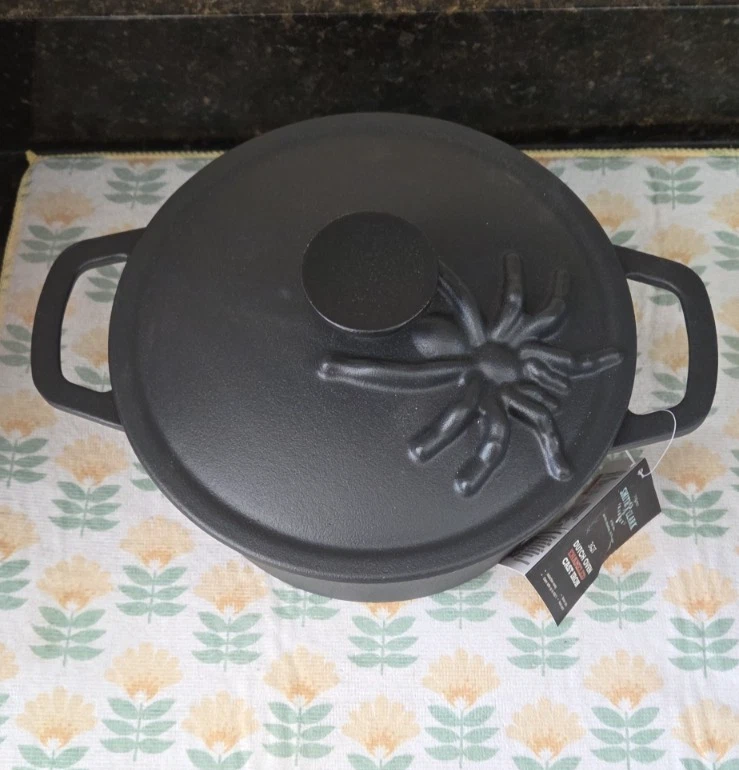 NWT Smith & Clark Ironworks 3 Qt Enameled Cast Iron Dutch Oven with Spider Lid
Opens in a new window