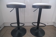 Breakfast bar stools x 2 grey, adjustable. Hardly used, showroom condition