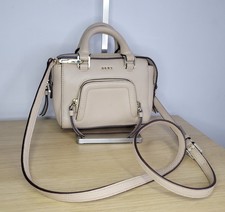 DKNY Chelsea Mini borsa a tracolla in vera pelle beige