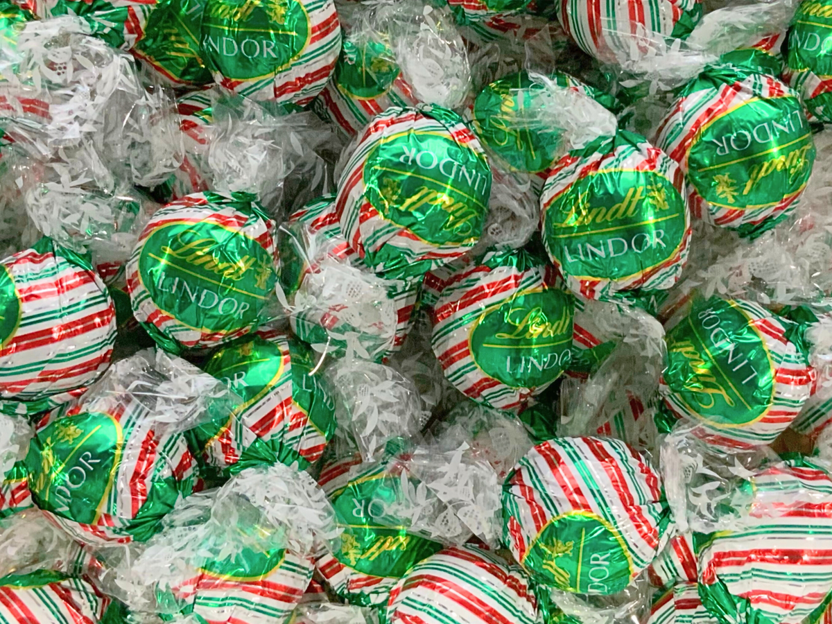 Lindt Lindor PEPPERMINT COOKIE MINT MILK CHOCOLATE christmas