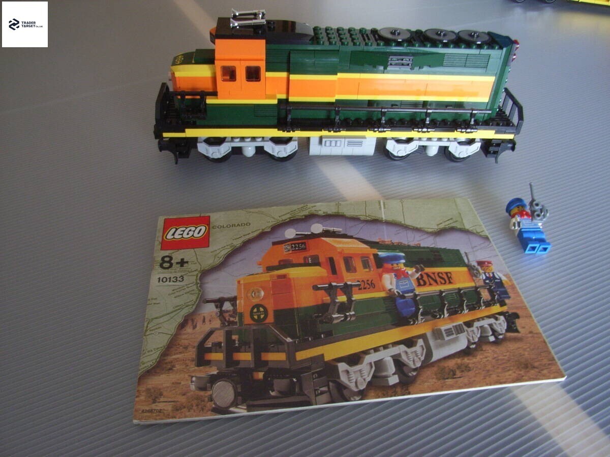 LEGO Burlington Northern Santa Fe (BNSF) GP-38 Locomotive 10133 Used W/Manual