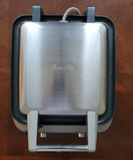 Breville Smart Waffle Pro 4-Slice Waffle Maker Silver BWM640XL