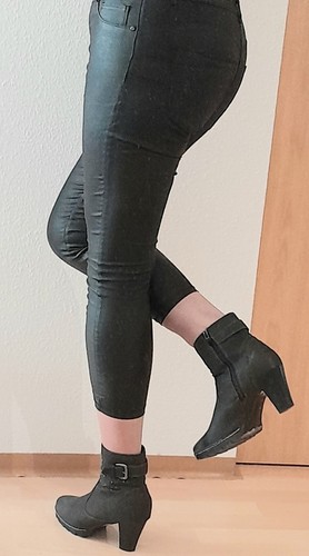 Schwarz-graue Kunstleder 👢 Stiefeletten, 8 cm Absatz, Gr. 42 passt bis Gr. 43 - Bild 21 von 24