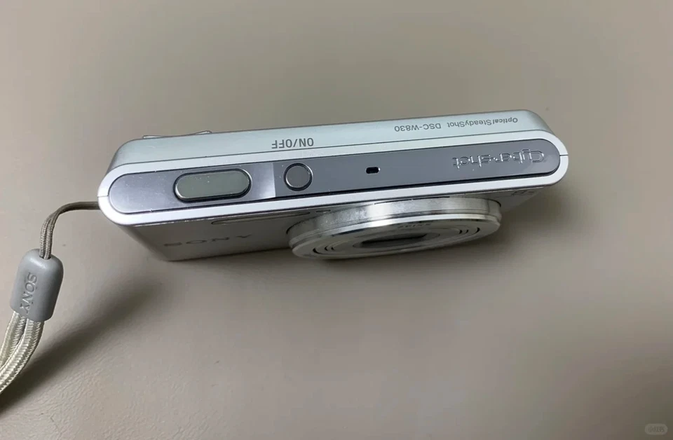 Sony Cyber-Shot DSC-W830  20.1MP 8x zoom Digital Camera English Silver - Tested - Image 3 of 4