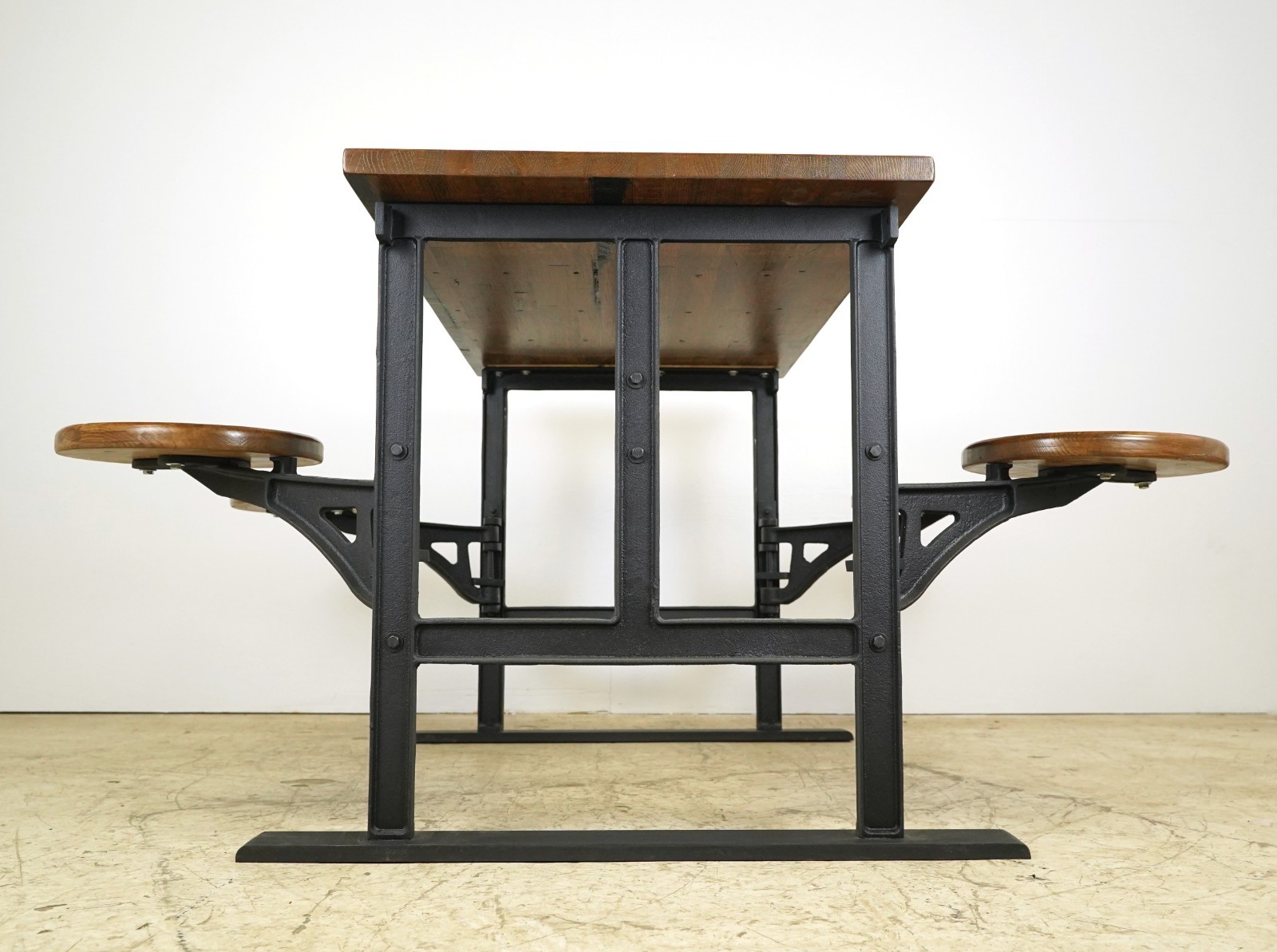 Provincial Industrial Flooring Top 4 Seat Swing Table