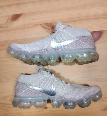 Nike Air VaporMax Flyknit Shoes Women's Size 9 Running 849557-202 Sneakers