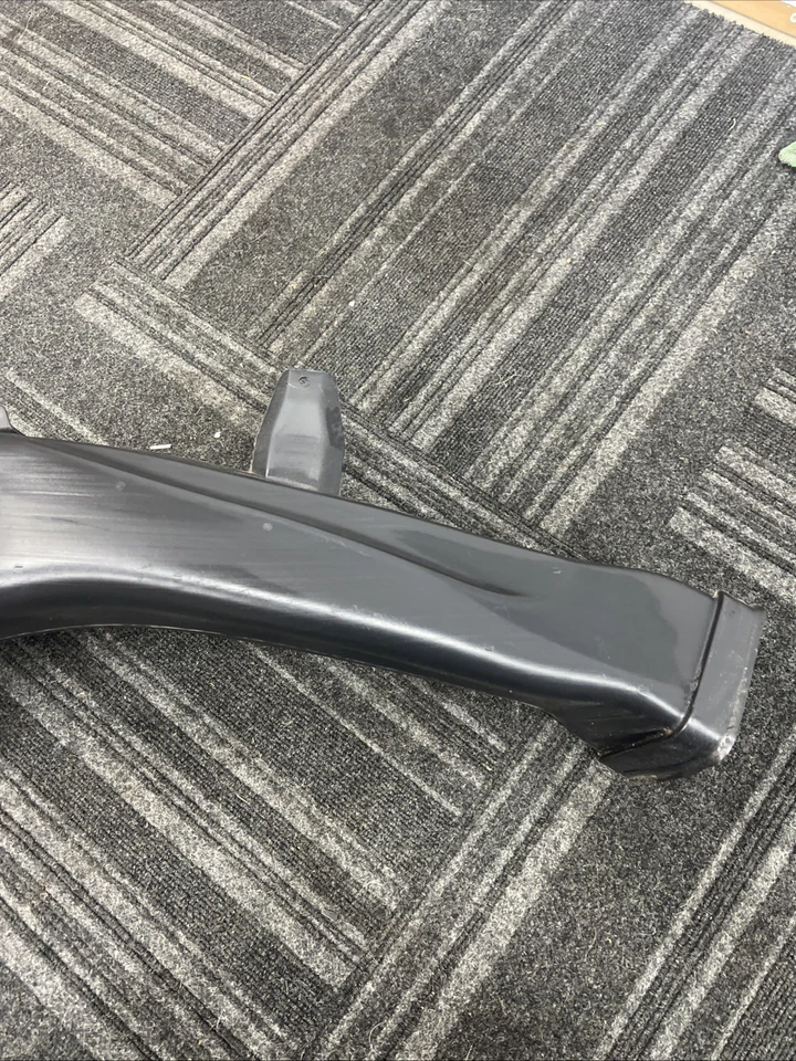 GMC Yukon XL 2007 conducto de salida de aire acondicionado auxiliar trasero OEM 15162334 Foto 3 de 4