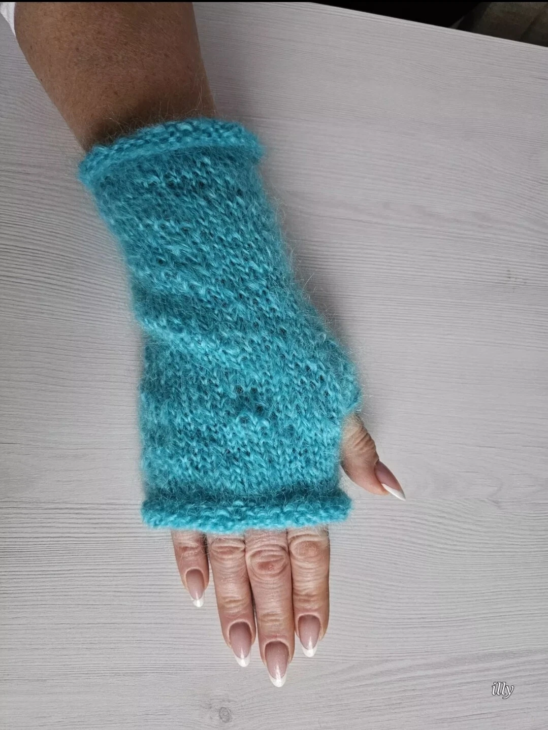 Women's Fair Trade Hand Knitted Woolen Wrist Warmers Fingerless Gloves Sheep
