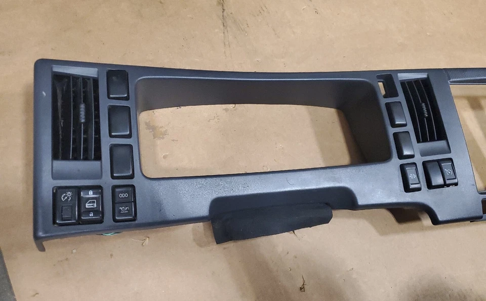 Borde de racimo envolvente OEM NPR ISUZU 2011  Foto 2 de 4