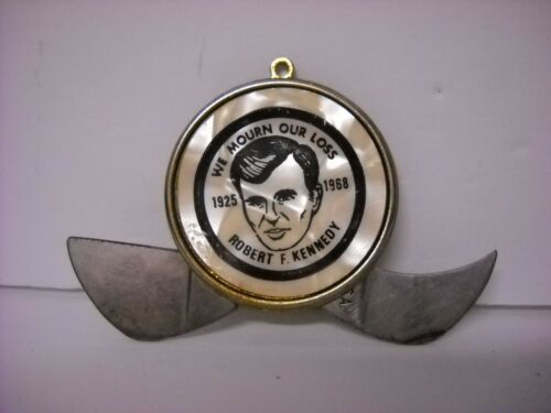 Vintage "We Mourn Our Loss Robert F. Kennedy 1925-1968", Keychain Pocket Knife - Picture 1 of 9