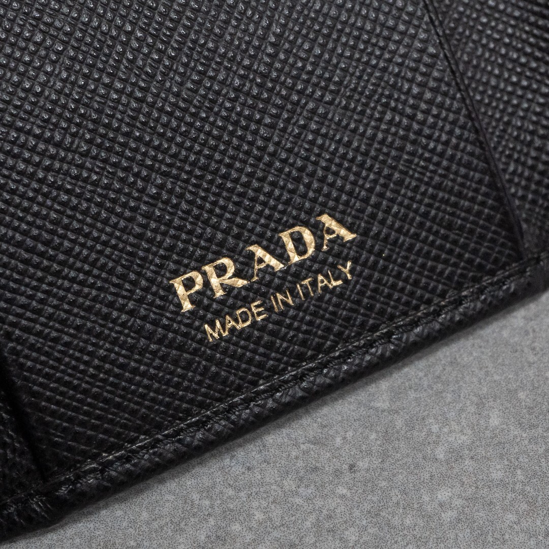 PRADA Key Case 1PG222 Black Saffiano Leather Gold Logo 6 Key PRADA Key Case 1PG222 Black Saffiano Leather Gold Logo 6 Key