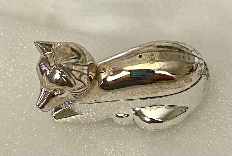 COLLECTIBLE SILVER FOX SALTCELLAR.  SPOON NOT INCLUDED.  WM. A ROGERS.