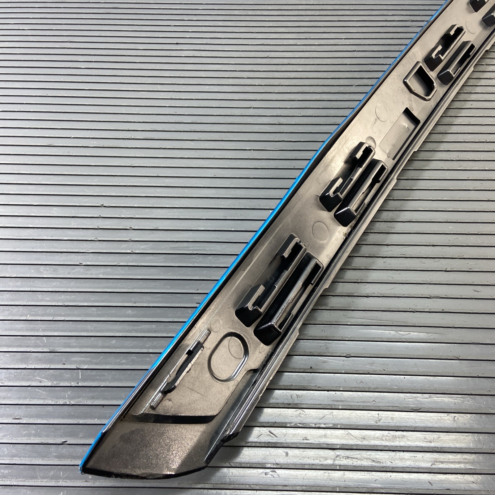 BMW i8 2014-2020 Right Pillar cover molding