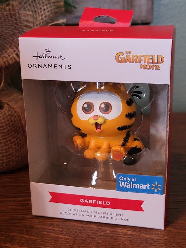 Hallmark Ornament   "GARFIELD"