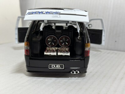JADA DUB HEAT 2000 CHEVY SUBURBAN POLICE CAR 1:24 DIECAST MODEL