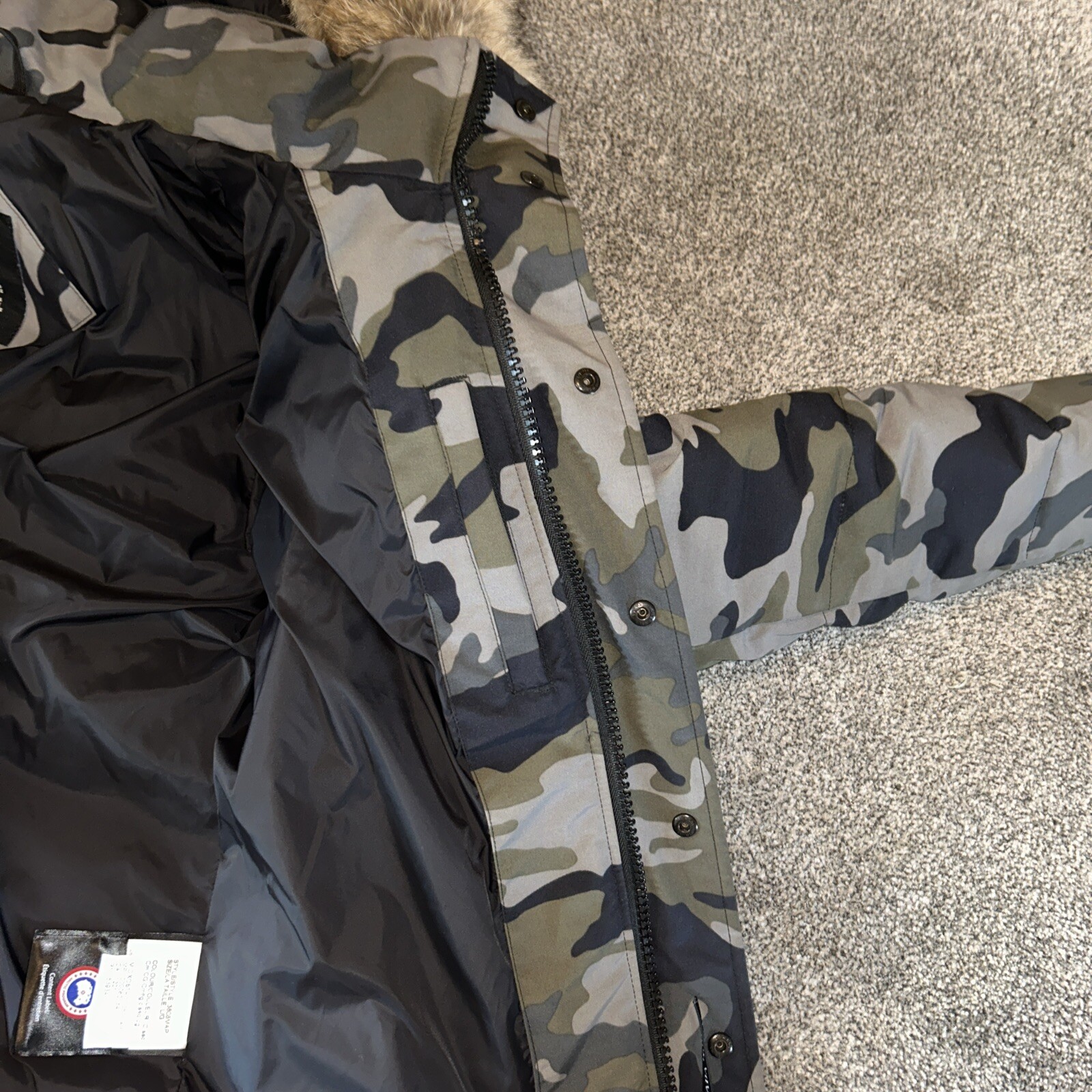 canada goose wyndham parka medium Camo Green image 9