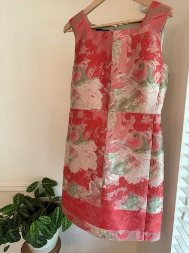 Lafayette 148- Rosebud coral Sheath knee-length dress Size 10 Gorgeous!!!
