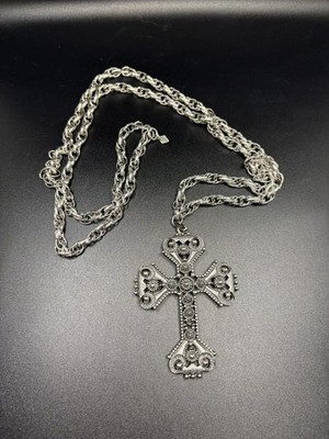 1974 Limited Edition Vintage Sarah Coventry Antique Silver Tone Cross Necklace 