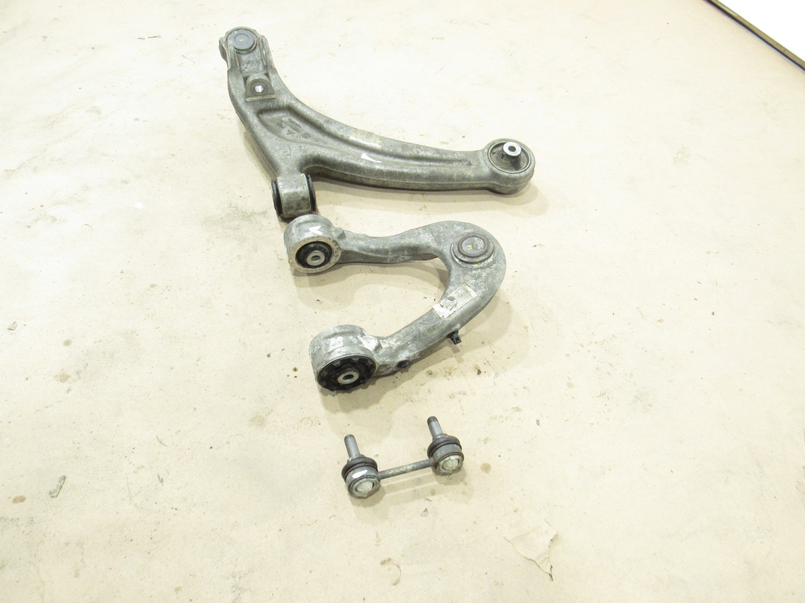 14-18 Aston Martin Vanquish 2014 Front Right Passenger Control Arm Link Set :Y
