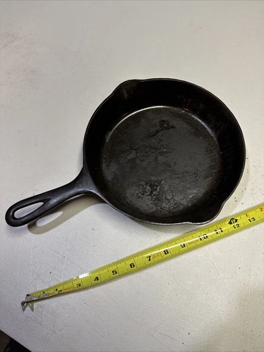 Griswold 9” Cast Iron cooking kitchen Skillet