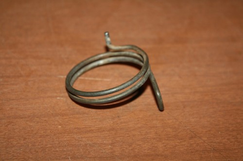 2001 Kawasaki KLF 300 Bayou Rear Brake Arm Return Spring OEM 01 B - Foto 3 di 3
