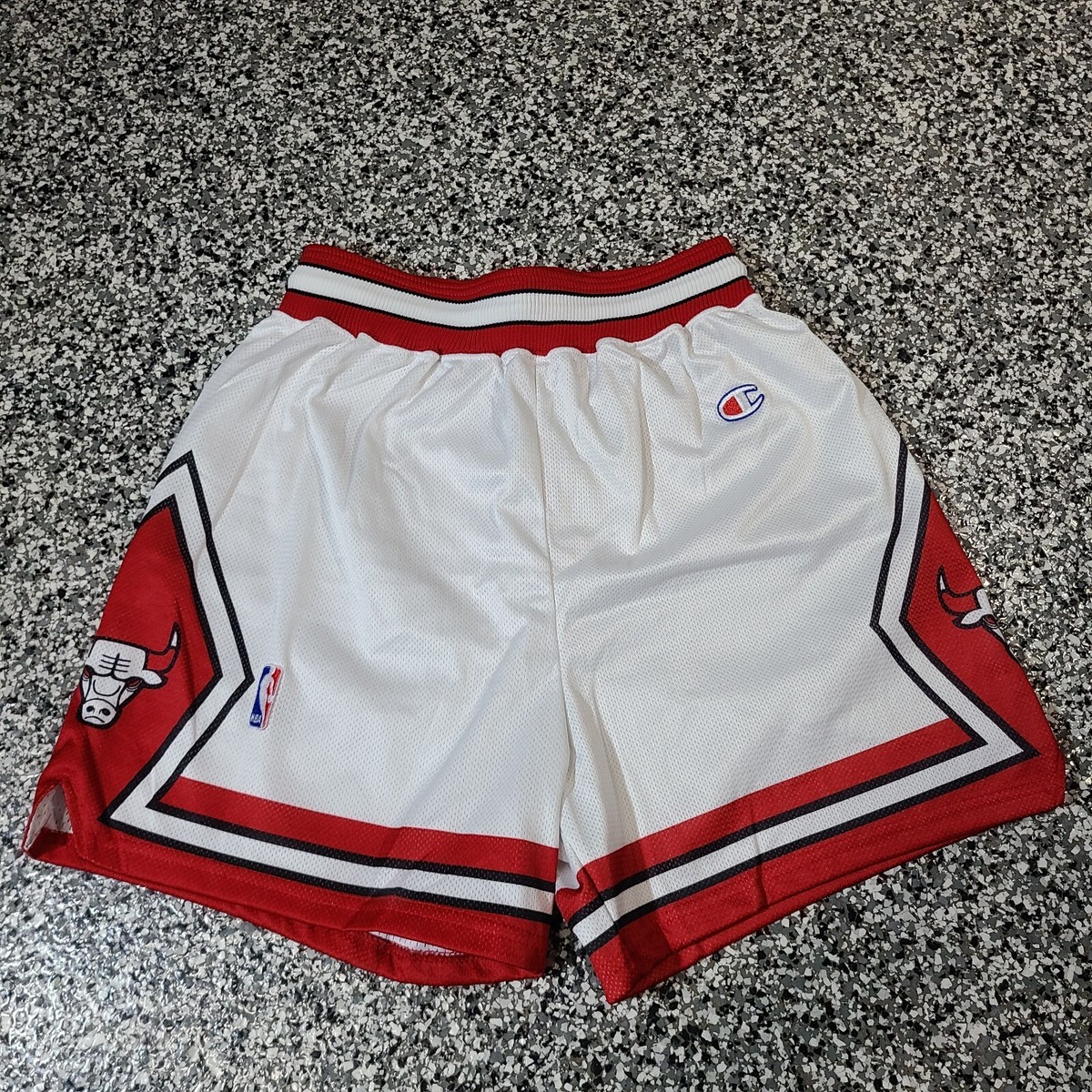VTG Chicago Bulls Champion USA Mesh Basketball White Mens Shorts