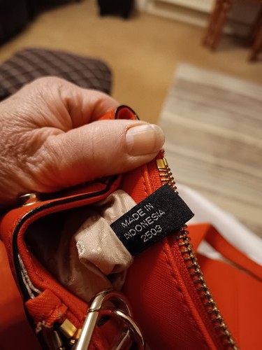 GENUINE DKNY SALMON COLOUR TOTE BAG WITH MANY POCKETS. - Picture 3 of 20