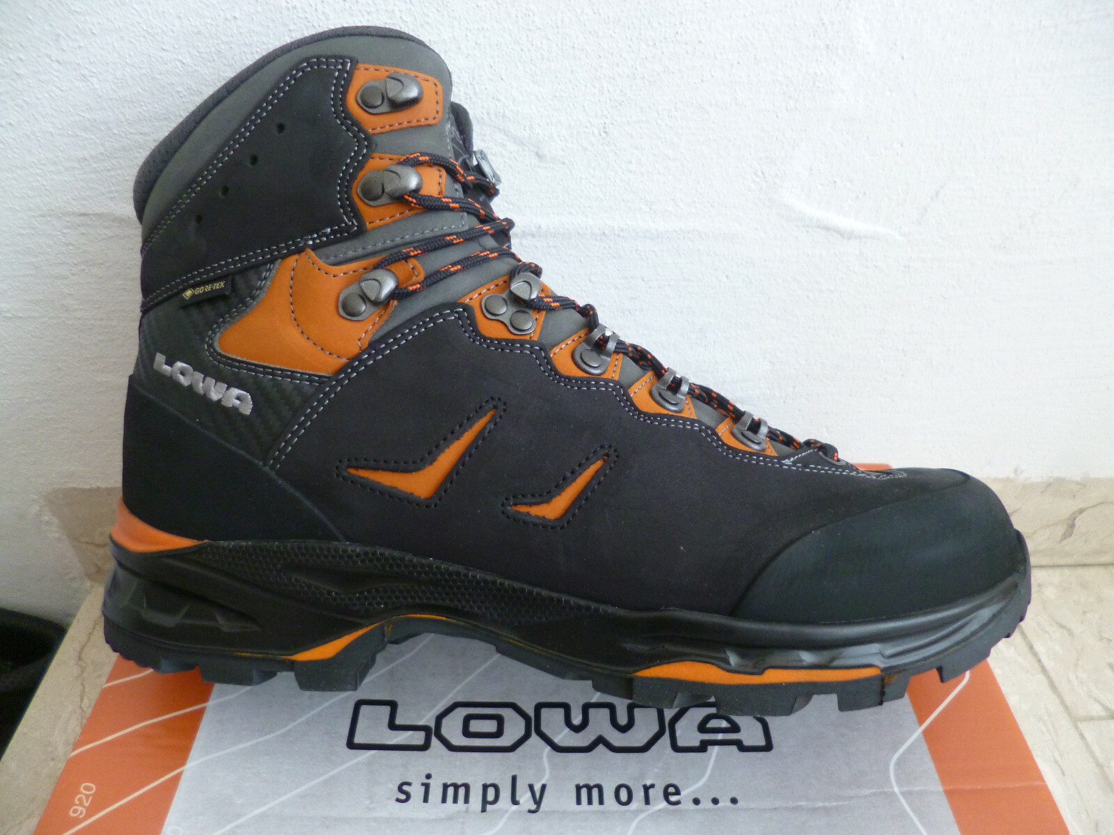 LOWA Trainers Walking Hiking Boots 